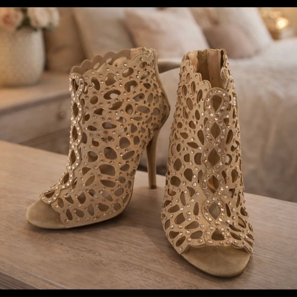 Ziggy Soho Rhinestone Cutout Heels – Size 8 Medium